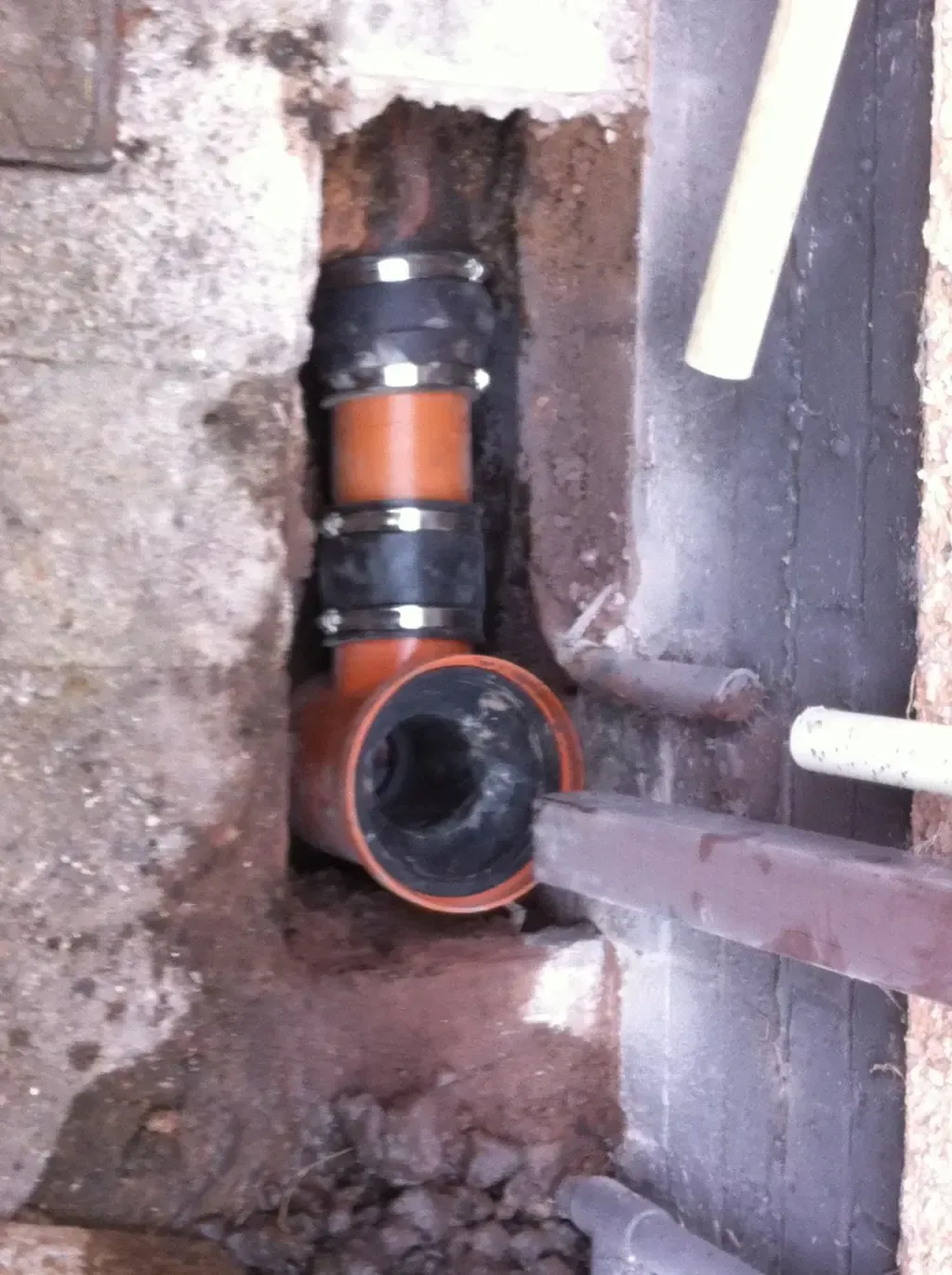 Drainage pipe repair connection
